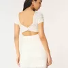 Rochie mini cu mâneci scurte în stil croșetat Rochie mini cu mâneci scurte în stil croșetat