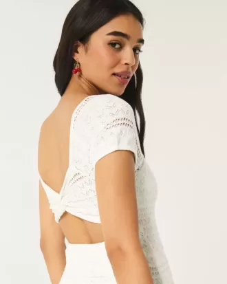 Rochie mini cu mâneci scurte în stil croșetat