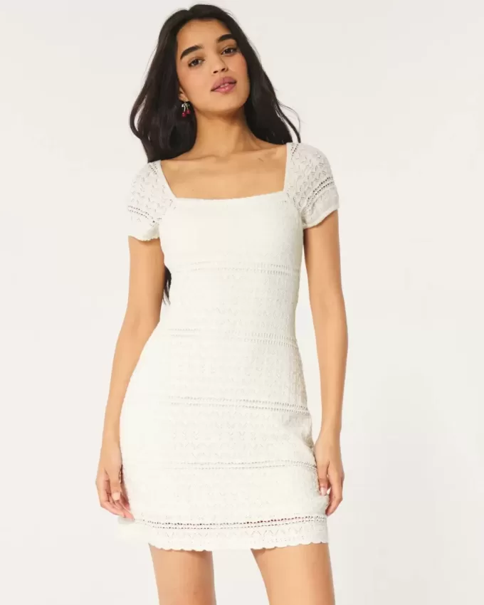Rochie mini cu mâneci scurte în stil croșetat Rochie mini cu mâneci scurte în stil croșetat