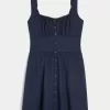 Rochie mini cu nasturi în față Rochie mini cu nasturi în față