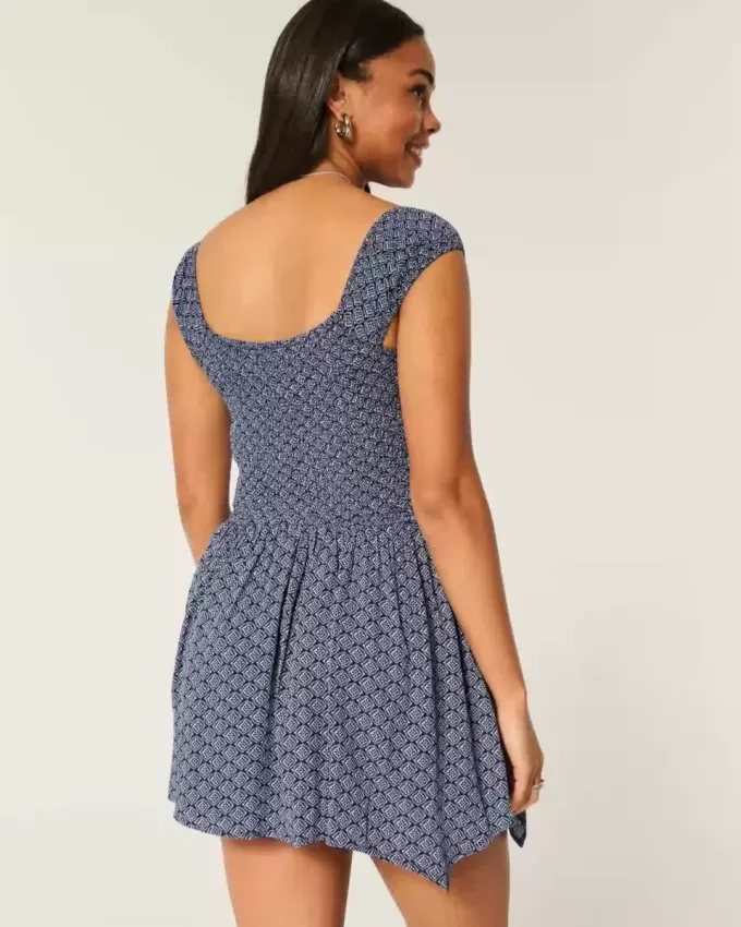 Rochie mini cu tiv asimetric fără umăr Rochie mini cu tiv asimetric fără umăr
