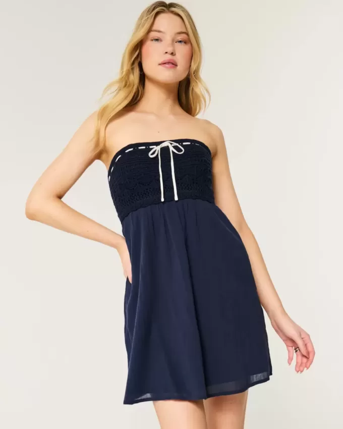 Rochie mini fără bretele în stil croșetat Rochie mini fără bretele în stil croșetat