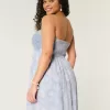 Rochie mini fără bretele în stil croșetat Rochie mini fără bretele în stil croșetat