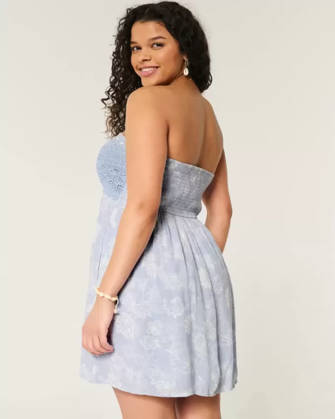 Rochie mini fără bretele în stil croșetat Rochie mini fără bretele în stil croșetat