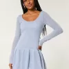 Rochie mini skater cu mâneci lungi în stil croșetat Rochie mini skater cu mâneci lungi în stil croșetat