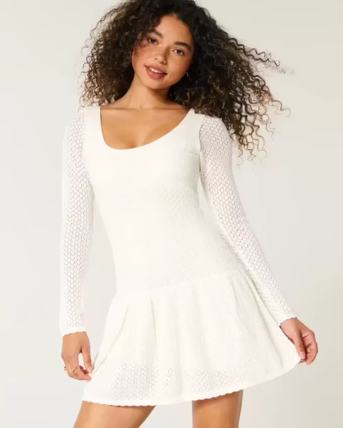 Rochie mini skater cu mâneci lungi în stil croșetat Rochie mini skater cu mâneci lungi în stil croșetat