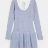 Rochie mini skater cu mâneci lungi în stil croșetat Rochie mini skater cu mâneci lungi în stil croșetat