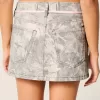 Short mini Camo cu șiret roz cu talie joasă Short mini Camo cu șiret roz cu talie joasă