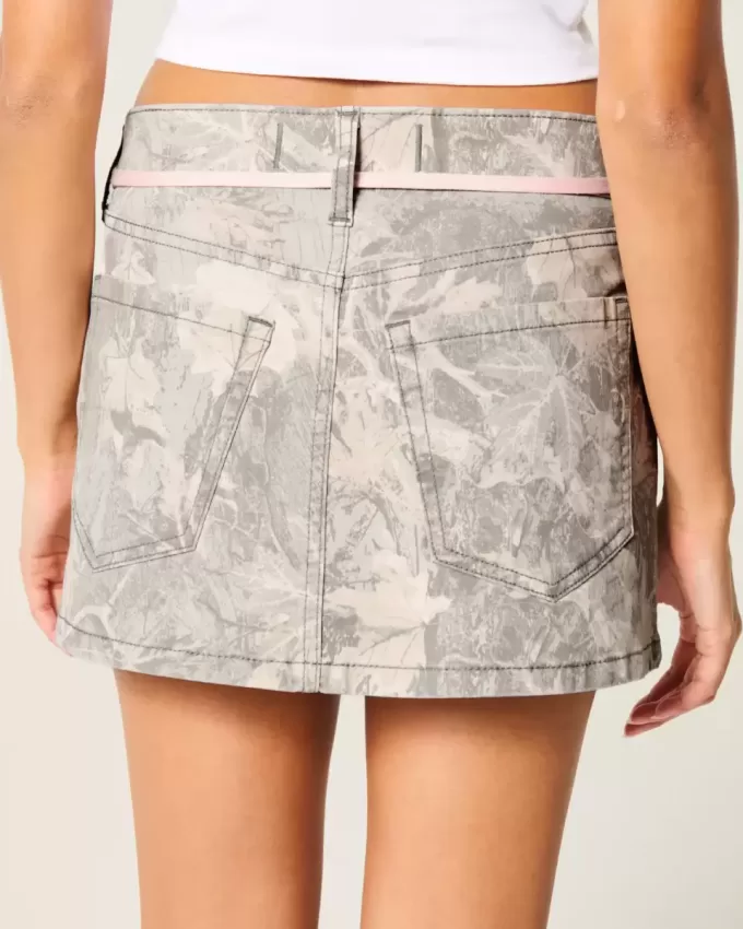 Short mini Camo cu șiret roz cu talie joasă Short mini Camo cu șiret roz cu talie joasă