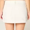 Short mini din denim alb cu talie joasă Short mini din denim alb cu talie joasă