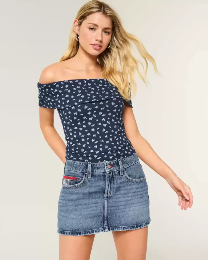 Short mini din denim brodat cu talie joasă, cu spalare medie Short mini din denim brodat cu talie joasă, cu spalare medie