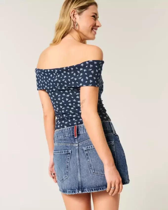 Short mini din denim brodat cu talie joasă, cu spalare medie Short mini din denim brodat cu talie joasă, cu spalare medie