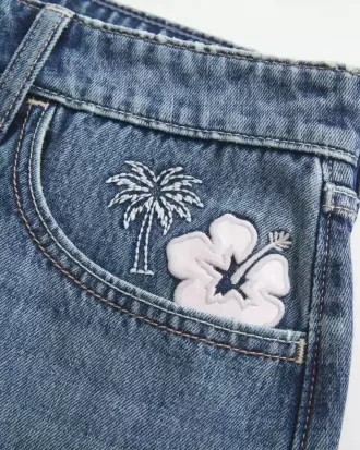 Short mini din denim brodat cu talie joasa