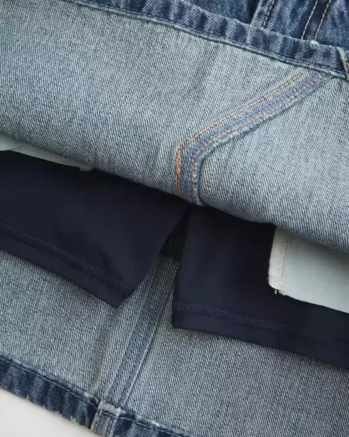 Short mini din denim brodat cu talie joasa Short mini din denim brodat cu talie joasa