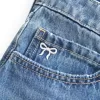 Short mini din denim cu fundă brodat cu talie joasă Short mini din denim cu fundă brodat cu talie joasă