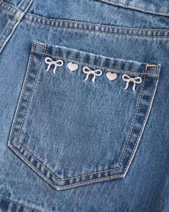 Short mini din denim cu fundă brodat cu talie joasă Short mini din denim cu fundă brodat cu talie joasă