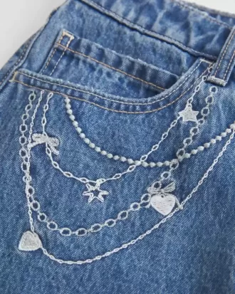 Short mini din denim cu lant brodat cu spalare medie
