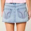 Short mini din denim cu talie joasă, brodat roz Short mini din denim cu talie joasă, brodat roz