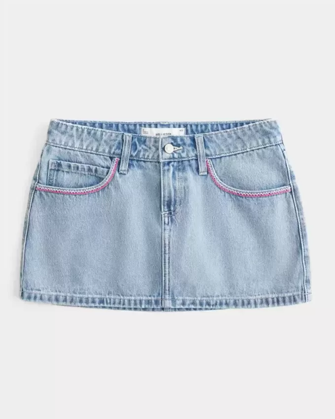 Short mini din denim cu talie joasă, brodat roz Short mini din denim cu talie joasă, brodat roz
