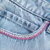 Short mini din denim cu talie joasă, brodat roz Short mini din denim cu talie joasă, brodat roz