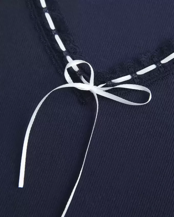 Top cu mânecă lungă din dantelă
