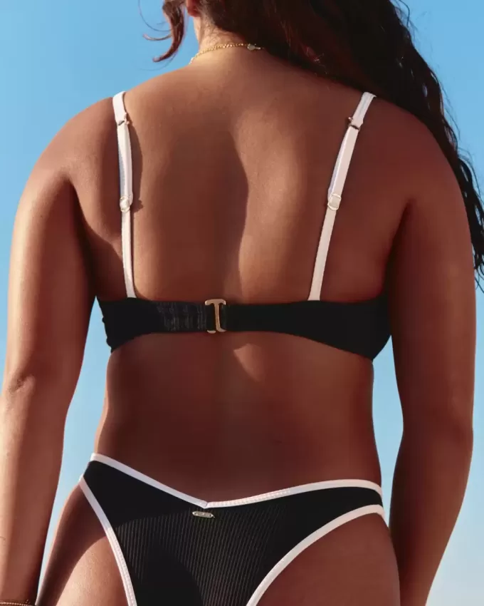 Top de bikini cu sârmă, curbat, înalt Apex Top de bikini cu sârmă, curbat, înalt Apex