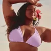 Top de bikini triunghi cu cusături brodate Top de bikini triunghi cu cusături brodate