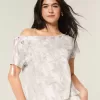 Tricou Camo cu cravată ușor de pe umăr Tricou Camo cu cravată ușor de pe umăr