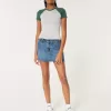 Tricou pentru bebeluși cu paragate din material fără cusături Tricou pentru bebeluși cu paragate din material fără cusături